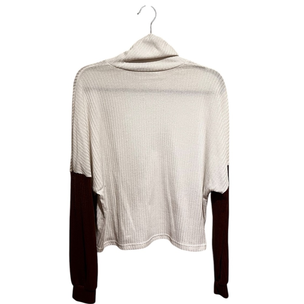 ✨Two Colored Turtle Neck✨ - Picture 4 of 6